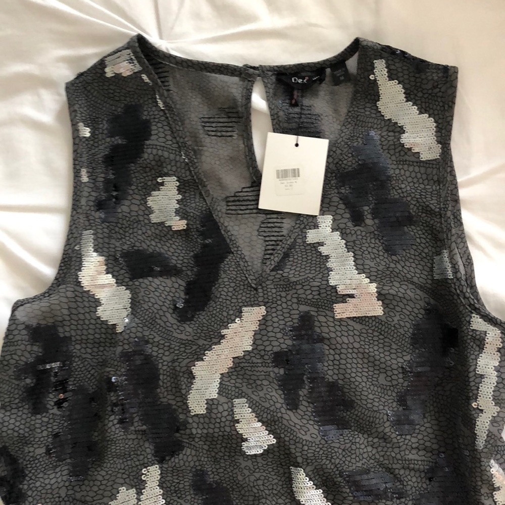 Black patterned sequined sleeveless blouse